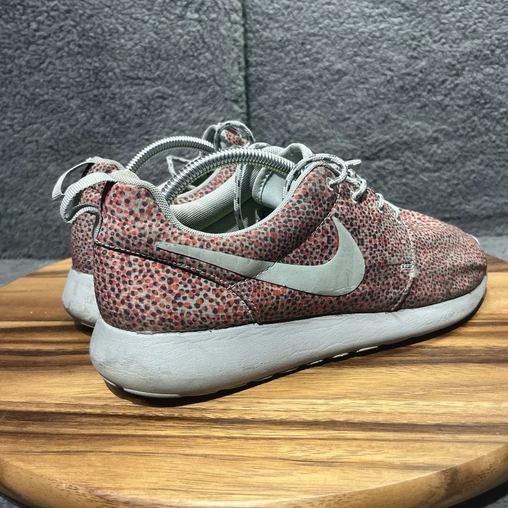 Nike Rosherun Print Women Size‎ 11 Turf Orange Running Comfort Style Sneakers